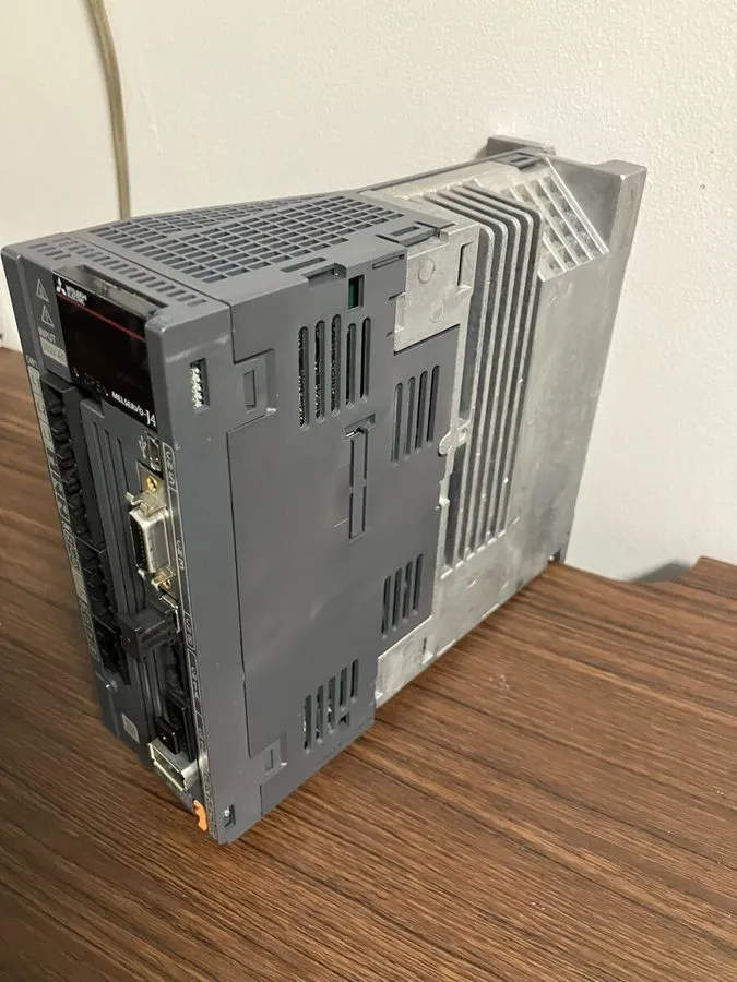Сервопривод Mitsubishi Electric Servo Amplifier Mr-j4-100b
