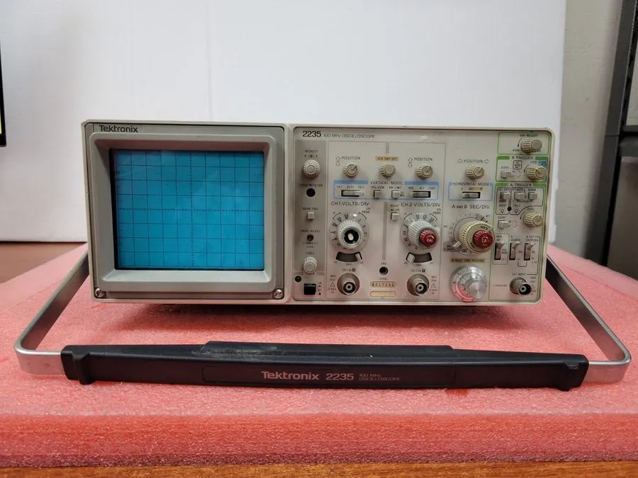 Осциллограф Tektronix 2235 2 Channel 100 MHz Oscilloscope