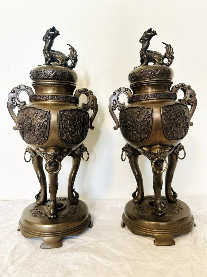 Оборудование видеонаблюдения Pair Japanese Bronze Meiji Tripod Incense Burners w — фото лота 1