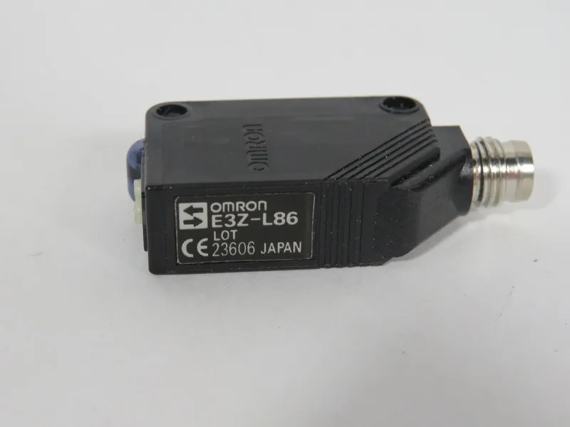 Фотоэлектрический датчик OMRON E3Z-L86 COMPACT PHOTOELECTRIC SENSOR PNP In 24Vdc