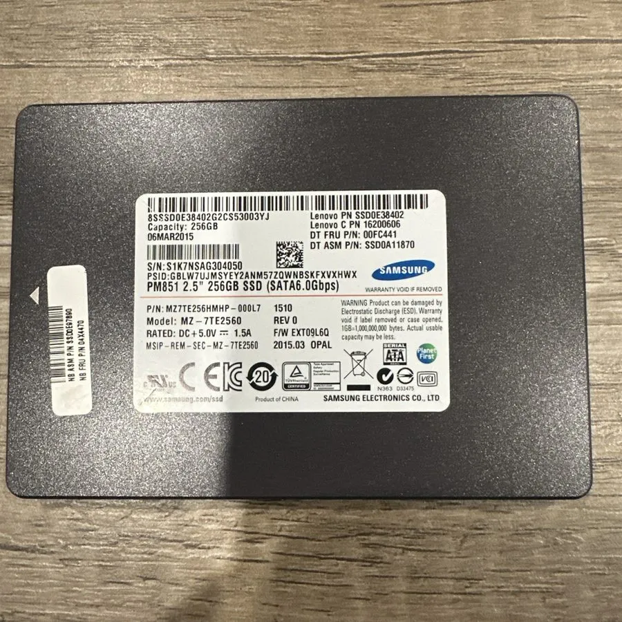 SSD-накопитель Samsung PM851 PM871a MZ-7TE2560 MZ-7LN256A 256GB 2.5" SATA III SS