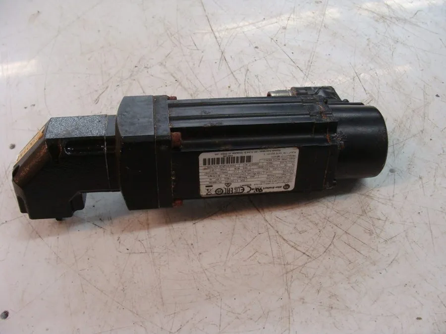 Серводвигатель Allen-Bradley VPL-B0632F-PJ12AA Kinetix VP Low Inertia Servo Moto