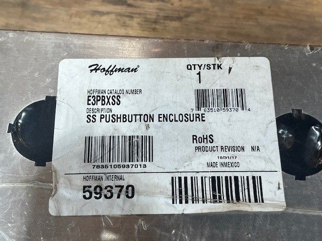 Монтажный шкаф Hoffman E3PBXSS, 4 x 4.75 x 8 304 SS, 3-Hole, Pushbutton Enclosur