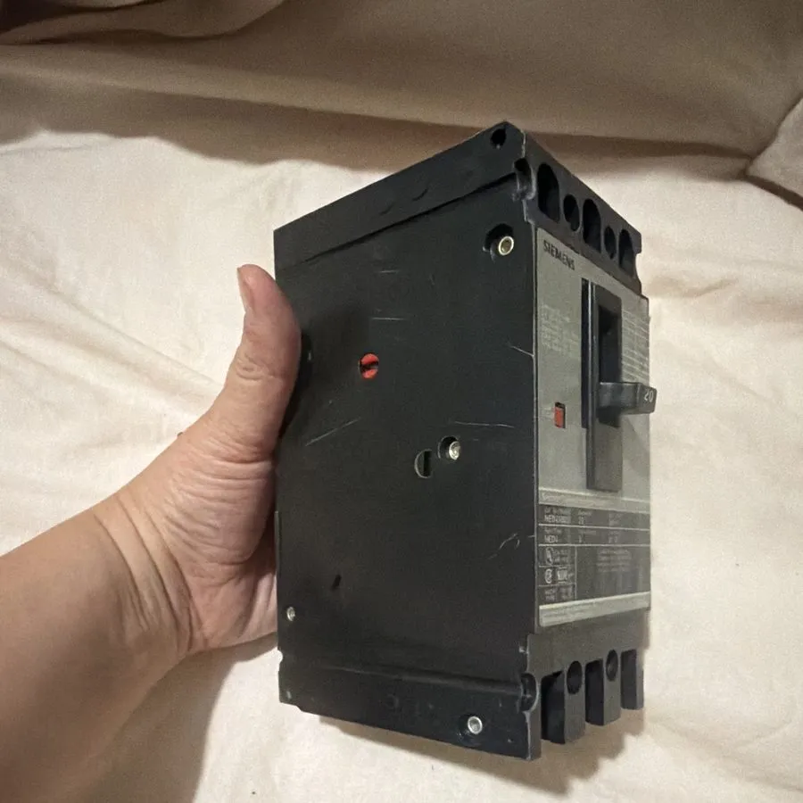 Автоматический выключатель Siemens Sentron Series 3 pole circuit breaker 20A 480