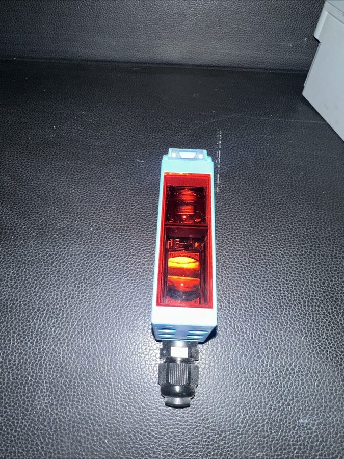 Датчик приближения SICK PHOTOELECTRIC PROXIMITY SENSOR SWITCH WT34-R220