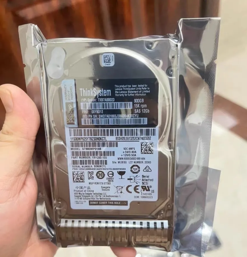 Жёсткий диск Lenovo 00YK012 7XB7A00023 2.5 " 900GB 15K SAS 12G HDD HARD DRIVE
