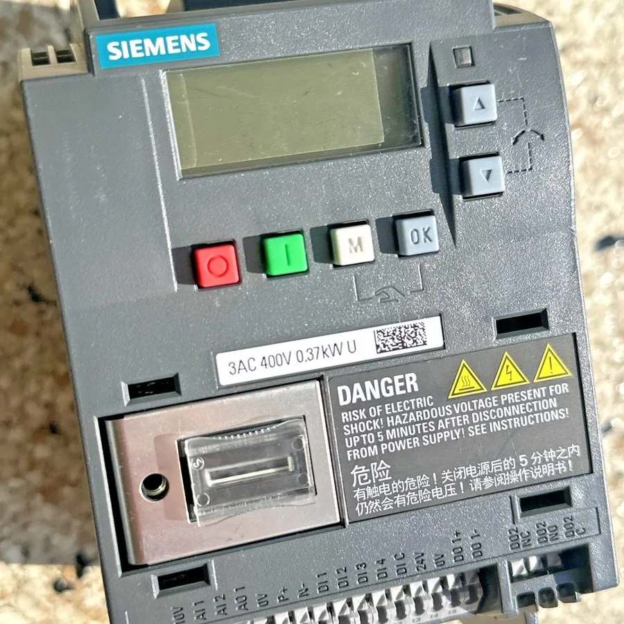 Частотный преобразователь SIEMENS SINAMICS 6SL3210-5BE13-7UV0 0.37KW 400VAC V20  — фото лота 1