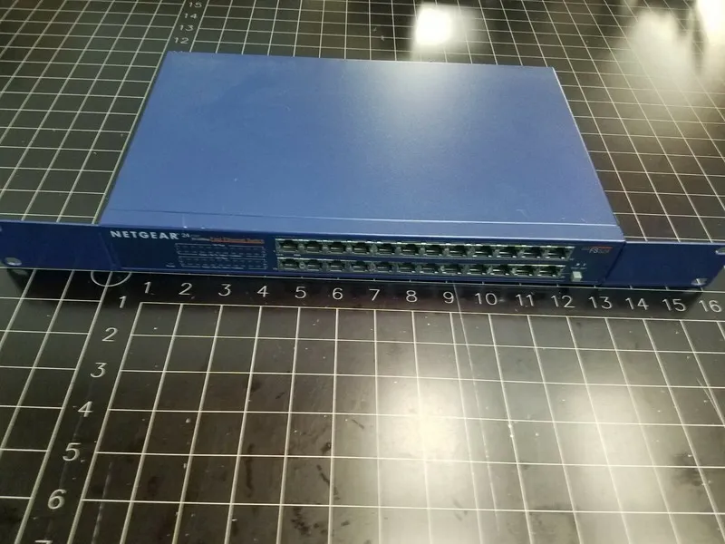Коммутатор Netgear ProSafe FS524 24 Port 10/100 Switch