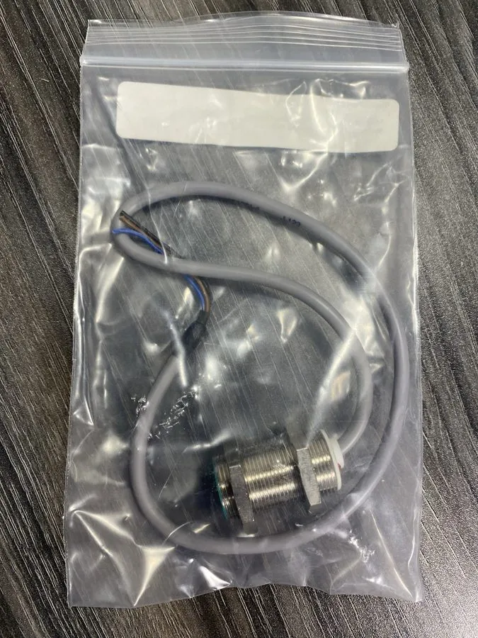 Датчик приближения Baumer IFRM 18P1701/L Inductive Proximity Sensor 8mm Sensing 