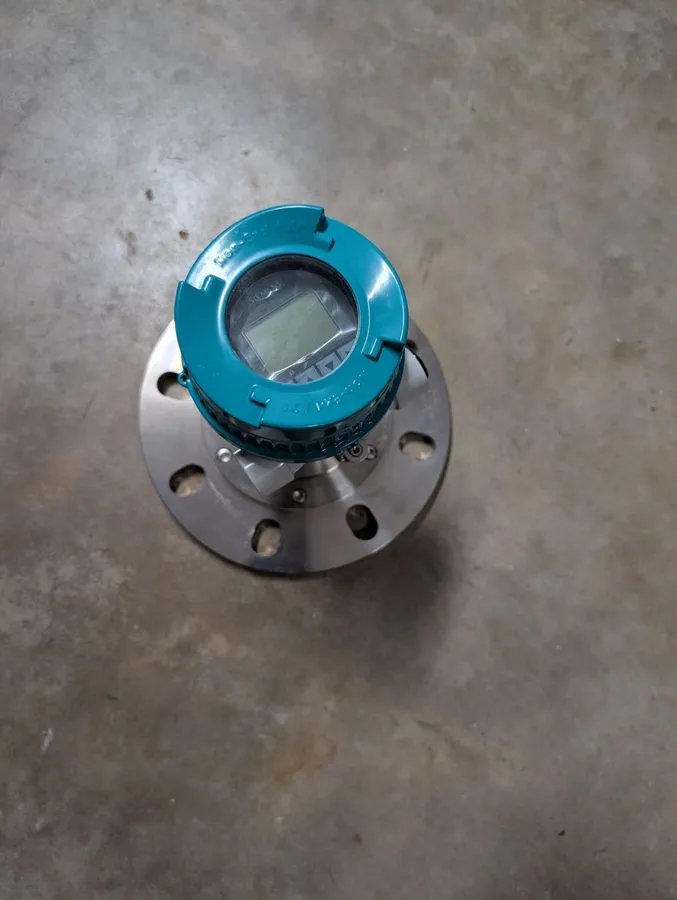 Датчик уровня SIEMENS SITRANS LR580 RADAR LEVEL TRANSMITTER WITH 4 " FLANGE MOUN — фото лота 1