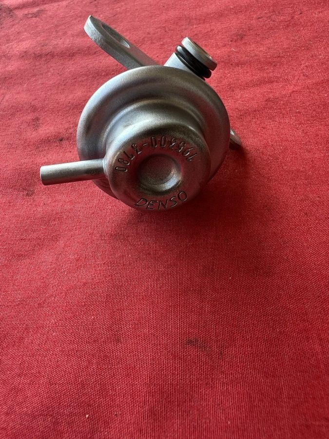 Трубопроводная арматура DENSO Fuel Pressure Regulator для Subaru 195300-3780 — фото лота 2