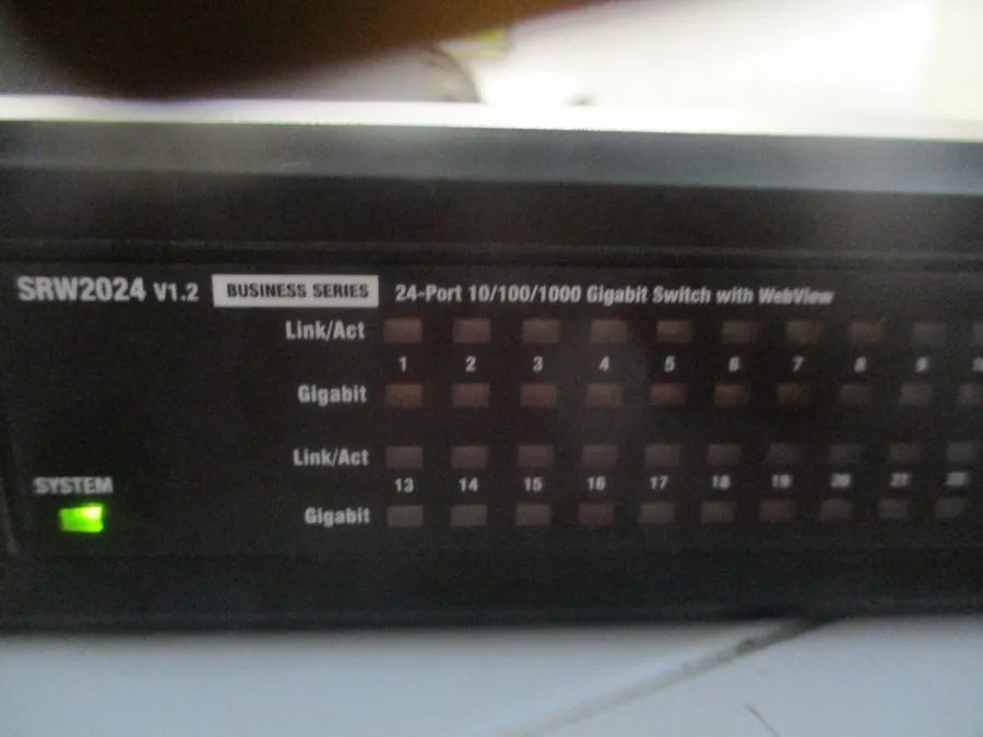 Коммутатор Linksys SRW2024 24 Port 10/100/1000 Gigabit Ethernet Network Switch