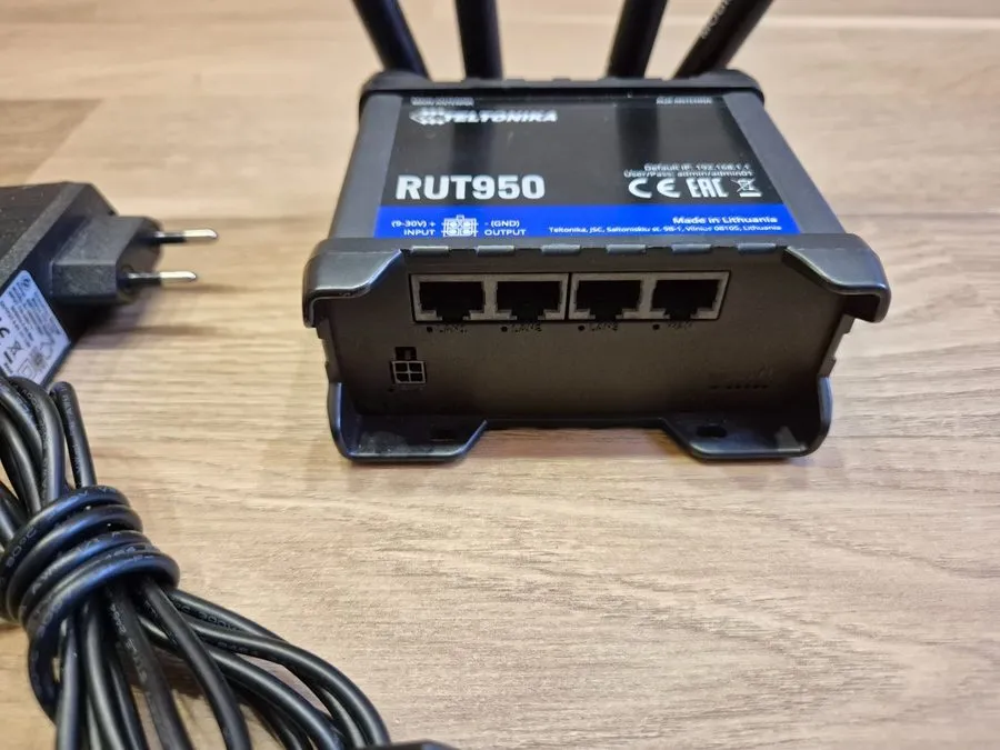 Маршрутизатор Teltonika RUT950 LTE 4G 4-Port 10/100 Wireless Mobile N Industrial
