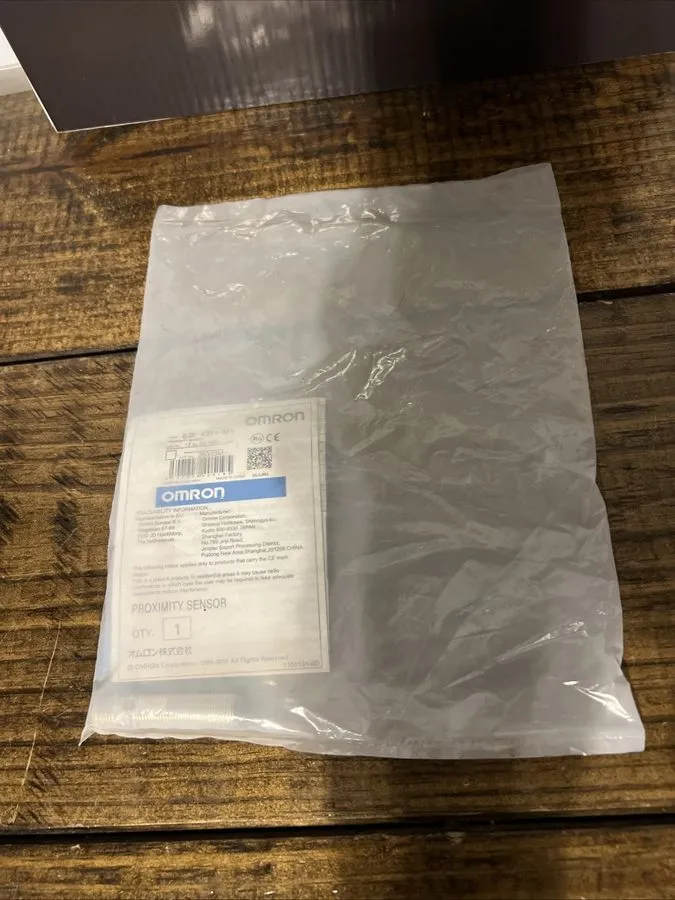 Датчик приближения Omron E2E-X2F1-M1 Inductive Proximity Sensor 2mm 12-24VDC PNP — фото лота 1