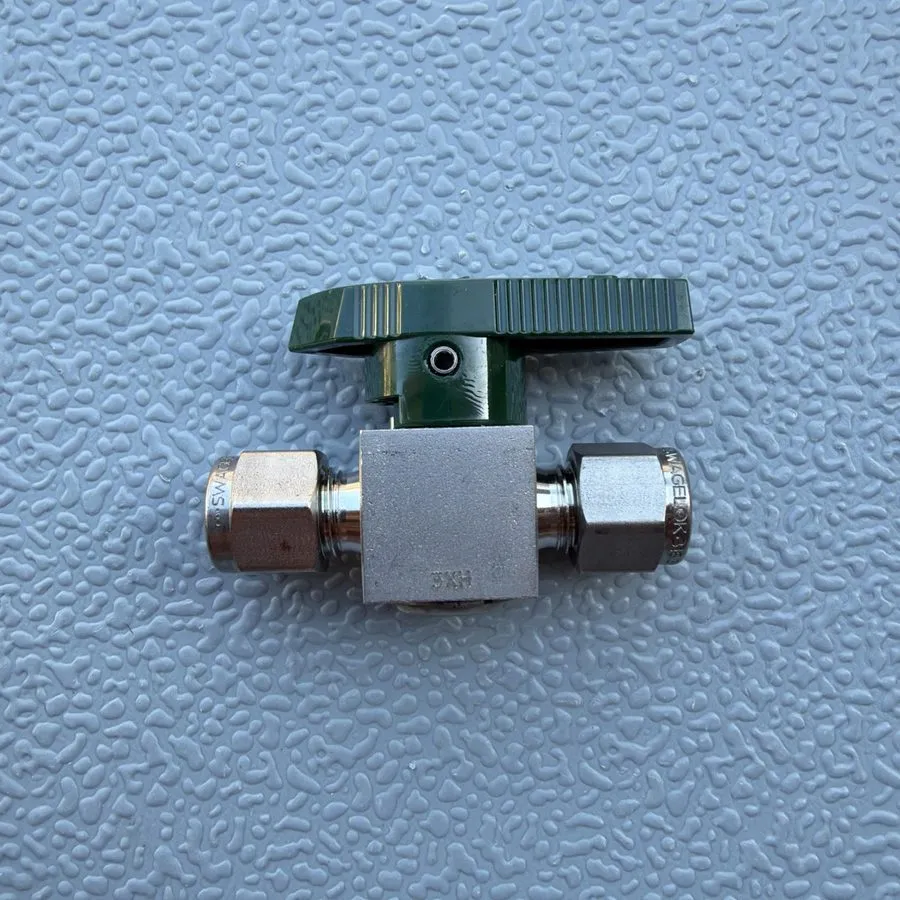 Клапан SWAGELOK SS-4P4T QUARTER TURN PLUG VALVE 1/4" TUBE OD 316SS