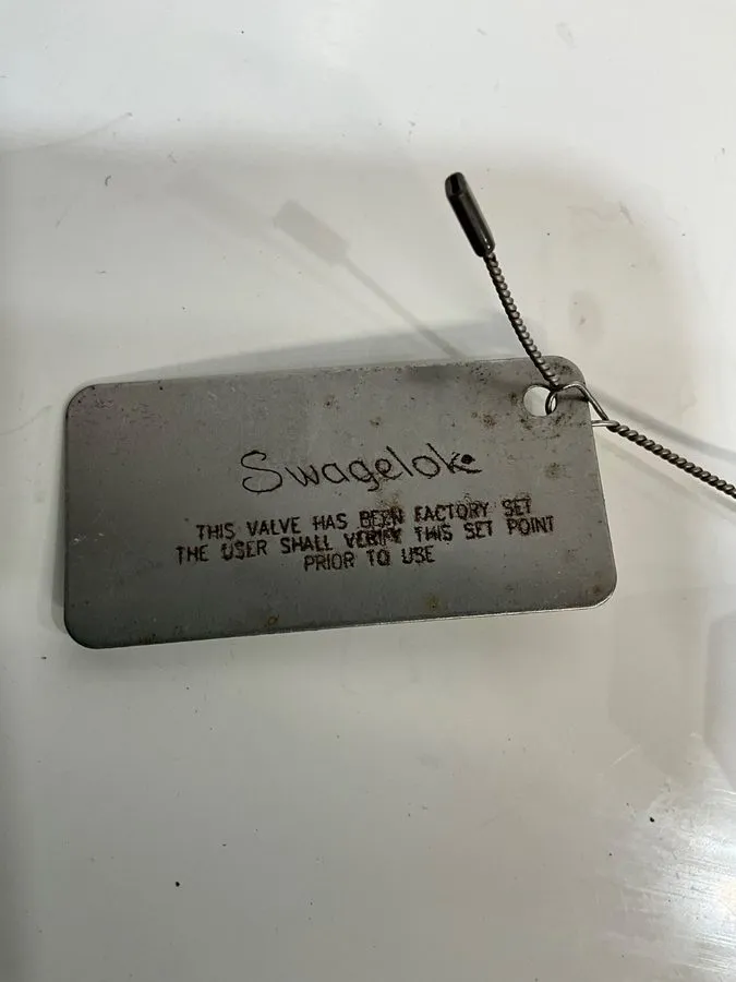 Клапан SWAGELOK SS-4R3A5-SETD Pressure Relief Valve Stainless Steel 1/4" — фото лота 1