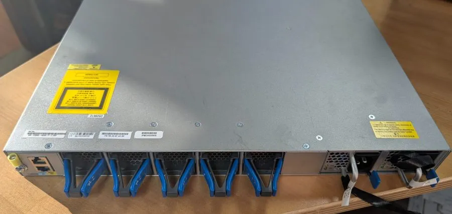 Коммутатор Cisco Catalyst 3850 WS-C3850-48XS-F-E Switch-48x 10Gb SFP+ + 4x 40Gb 