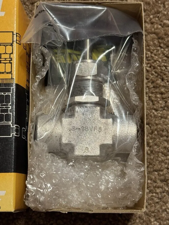 Клапан SWAGELOK-WHITEY VALVE IN FACTORY BOX S-18VF8 CARBON STEEL — фото лота 2