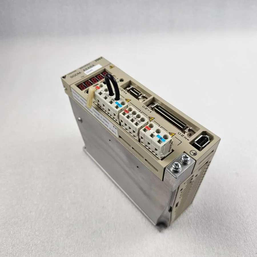 Серводвигатель YASKAWA SERVOPACK SGDM-A5ADA