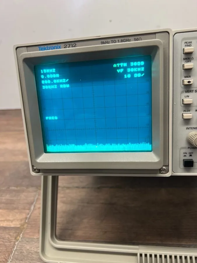 Анализатор спектра Tektronix 2712 Spectrum Analyzer 9khz to 1.8Ghz NR parts or r