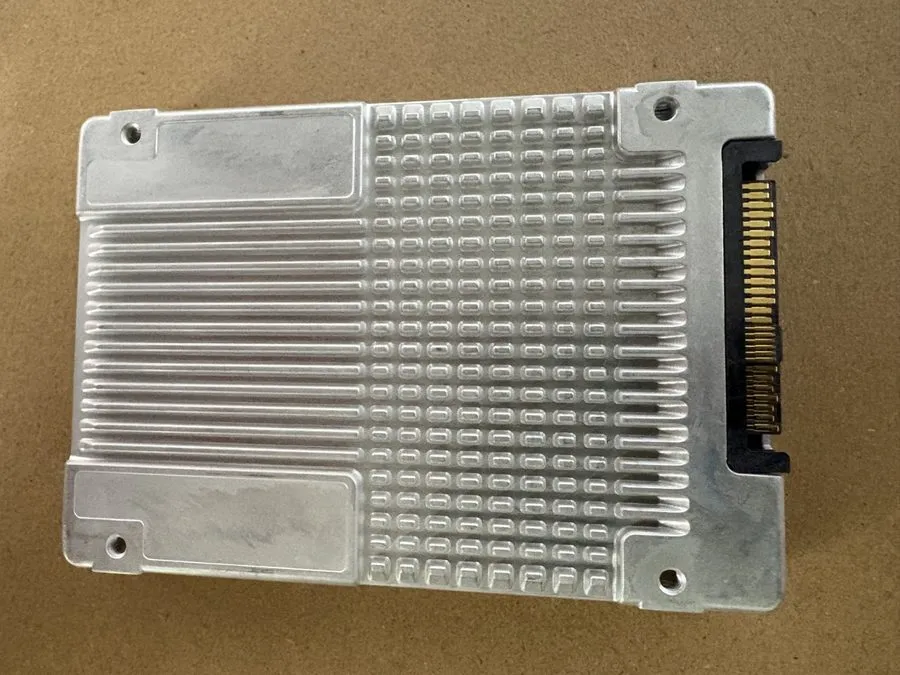 SSD-накопитель SSDPE2KX010T8 Intel DC P4510 1TB NVMe PCIe 3.1x4 3D TLC 2.5" 15mm
