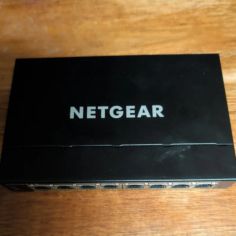 Коммутатор Netgear GS308P 8-PORT Gigabit Ethernet Switch w/ 4-PORT PoE Switch; 6