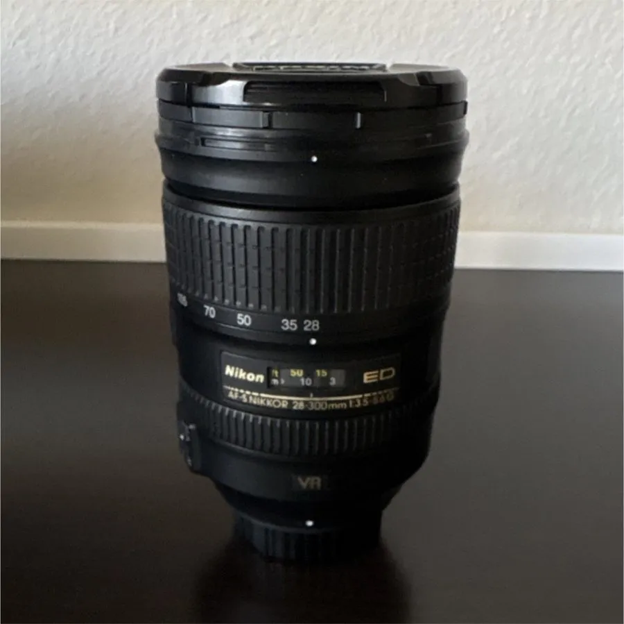 Объектив Nikon AF-S DX NIKKOR 18-140mm f / 3.5-5.6G ED VR AFSDXVR18-140G