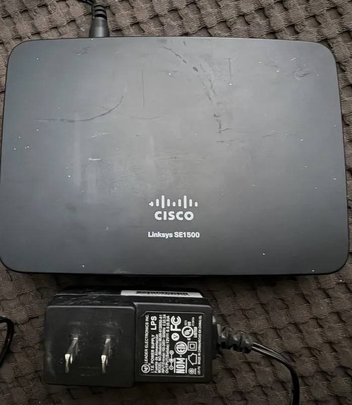 Коммутатор Linksys SE1500 5-Port Fast Ethernet Switch Desktop Network Hub — фото лота 4