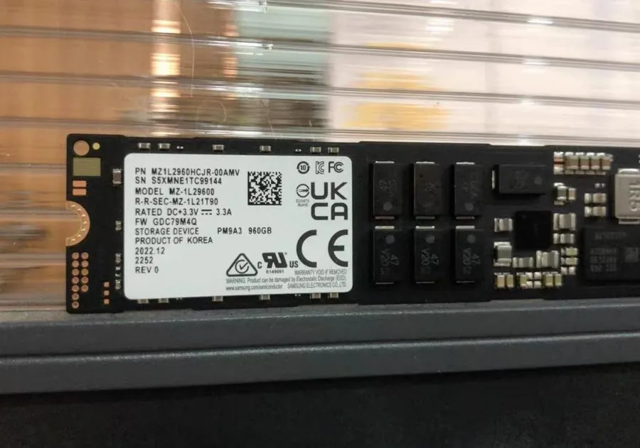 SSD-накопитель Samsung PM9A3 960GB MZ1L2960HCJR-00AWV NVMe PCIe Gen4 x4 M.2 2211