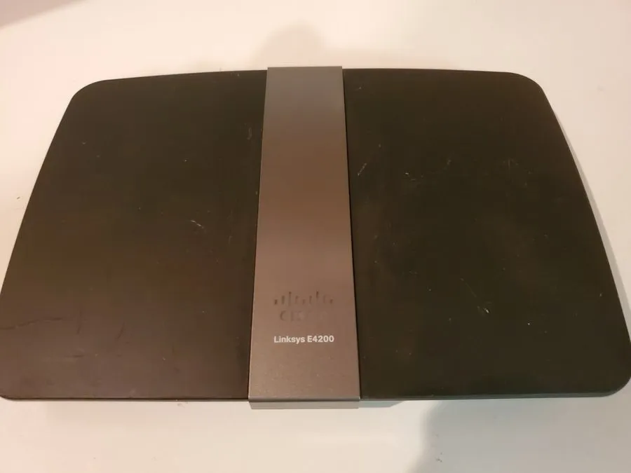 Маршрутизатор Cisco Linksys E4200 N750 4-Port Gigabit Wireless N Router, No Pwr 