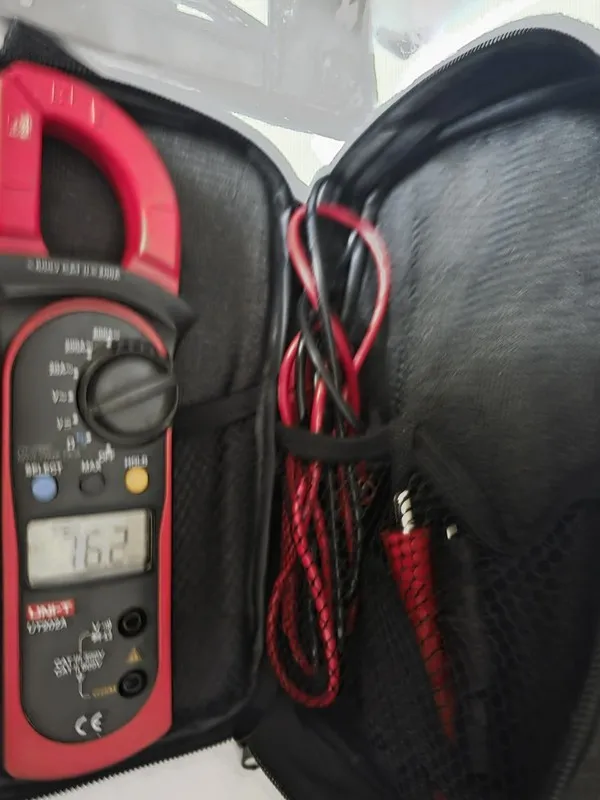 Тестер UNI-T UT202A Handheld Digital Clamp Meter — фото лота 1