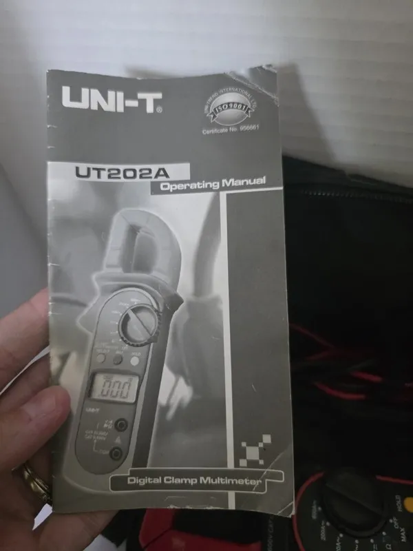 Тестер UNI-T UT202A Handheld Digital Clamp Meter — фото лота 2