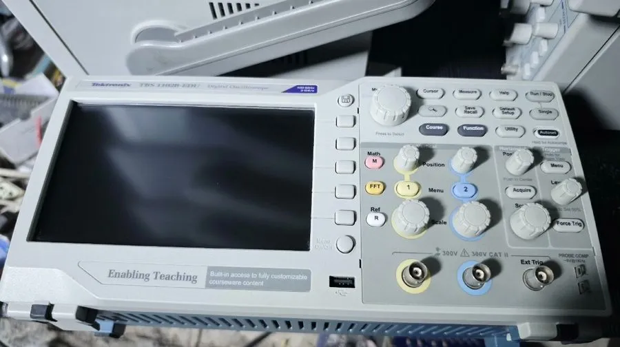 Осциллограф Tektronix TBS1102B-EDU Digital Oscilloscope 100MHz
