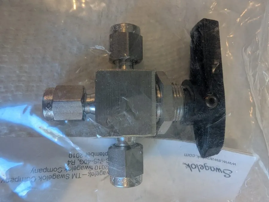 Клапан Swagelok SS-41GXS2 Three way ball valve 1/8 shipping