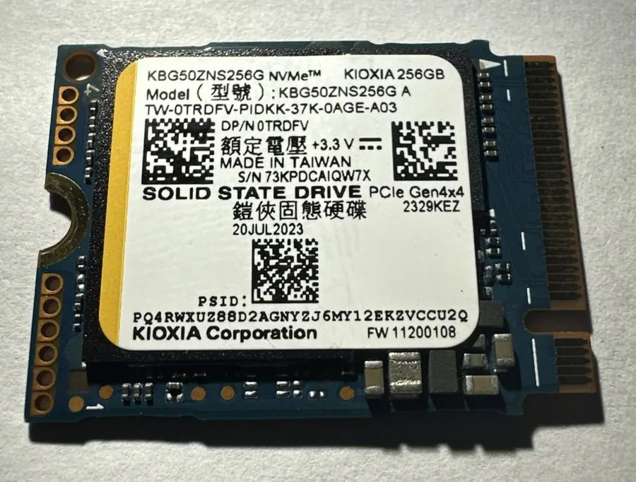 SSD-накопитель Kioxia Toshiba BG5 256GB KBG50ZNS256G SSD M.2 NVMe 2230 PCIe Gen4