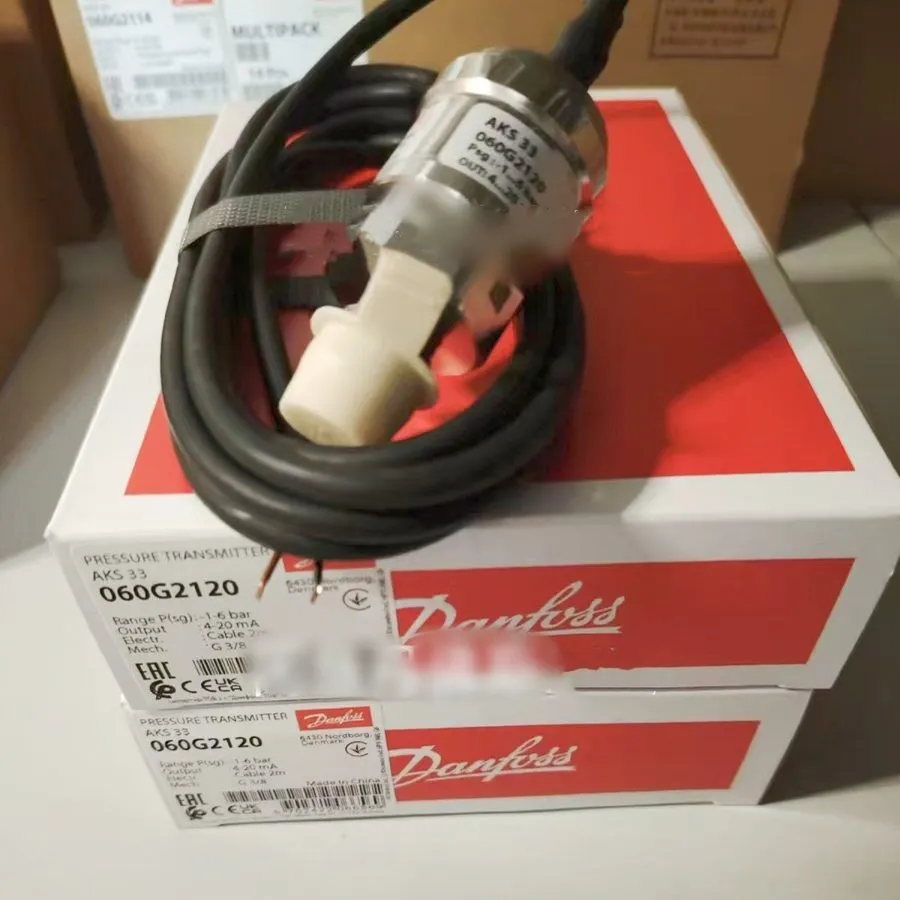 Датчик давления Danfoss AKS33 060G2120 pressure transmitter