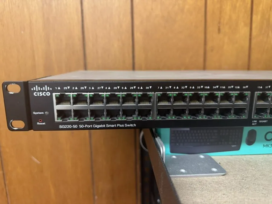 Коммутатор Cisco SG220-50P-K9 50-Port Gigabit PoE Smart Plus Switch