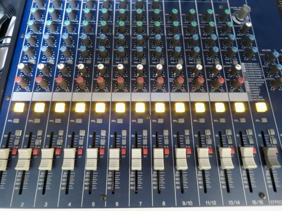 Микшерный пульт Yamaha MG166CX 16 Channel Mixing Console — фото лота 2