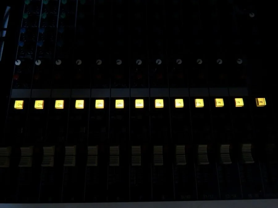 Микшерный пульт Yamaha MG166CX 16 Channel Mixing Console — фото лота 3