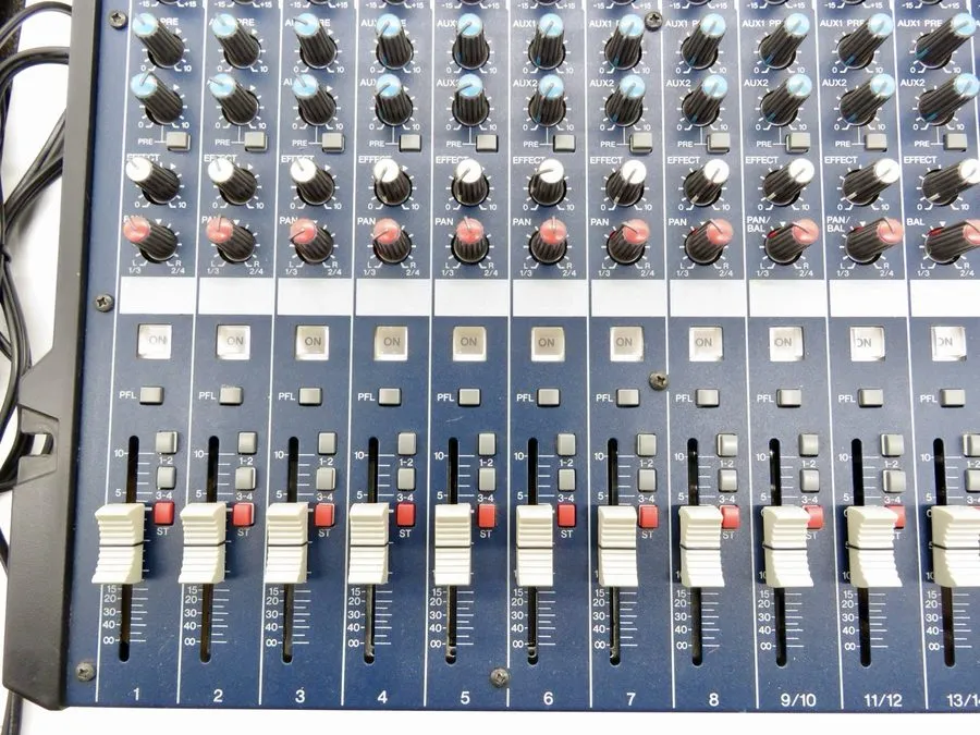 Микшерный пульт Yamaha MG166CX 16 Channel Mixing Console — фото лота 4