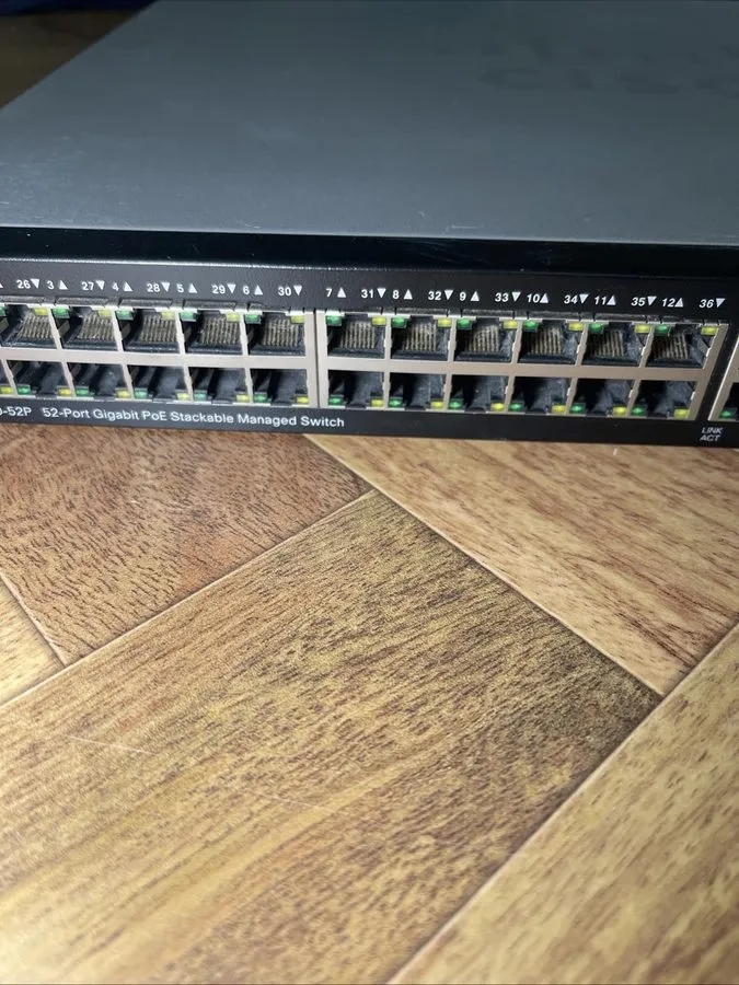 Коммутатор CISCO SG500-52P-K9 V04 52-Port Gigabit PoE Stackable Manage Switch — фото лота 2