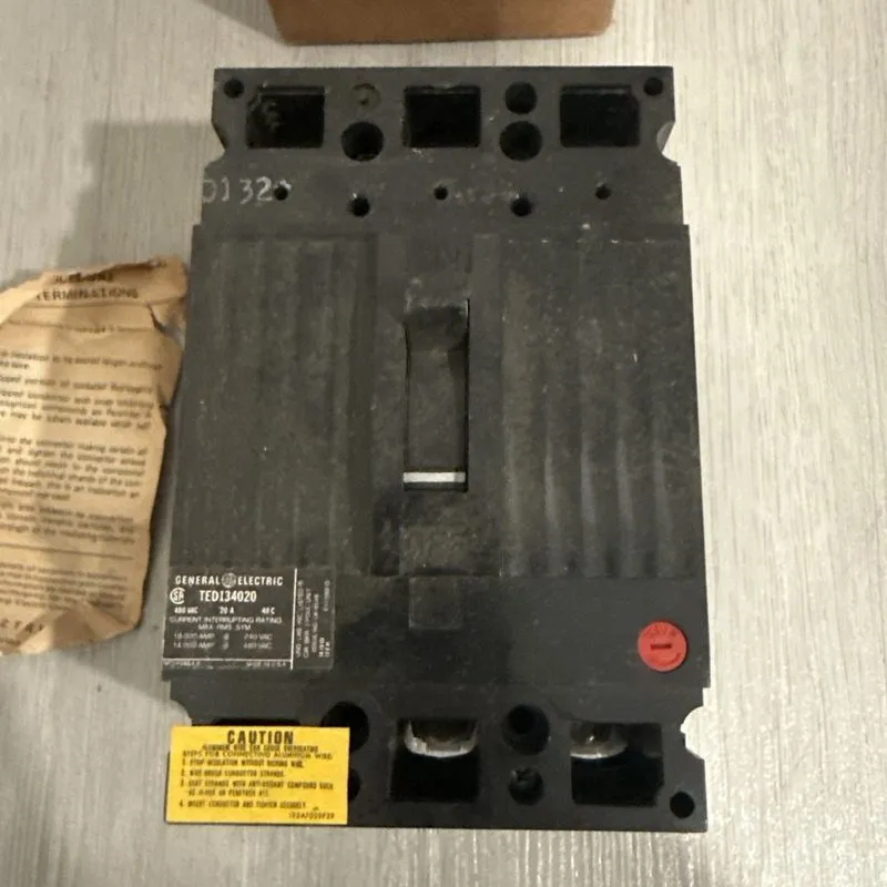 Автоматический выключатель GE TED134020 20-Amp 3-Pole Industrial Circuit Breaker — фото лота 2