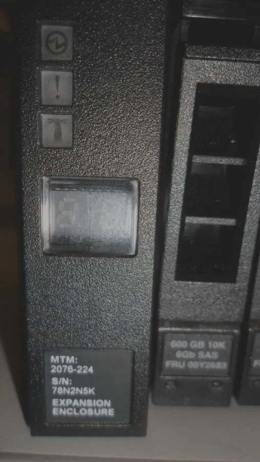 Блок питания IBM Storwize V7000 2076-224 2U Rackmount Storage Array 20x 600GB SA