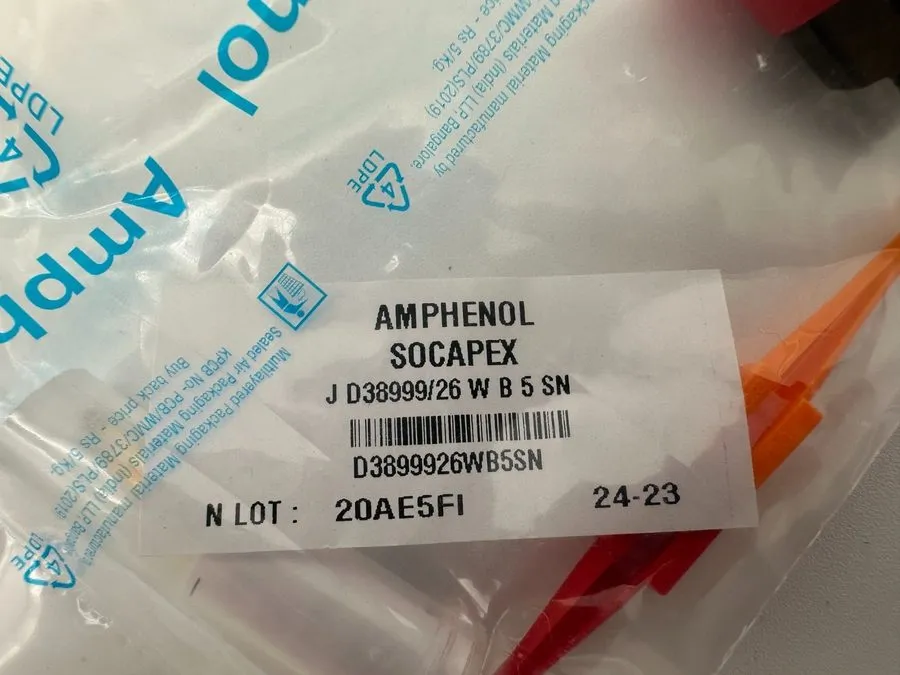 Разъём Amphenol Aerospace Operations D38999/26WB5SN Circular Connectors — фото лота 1