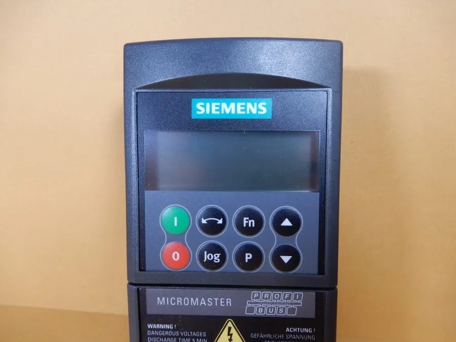 Частотный преобразователь 6SE6400-1PB00-0AA0 1 STÜCK NEUER SIEMENS MICROMASTER P