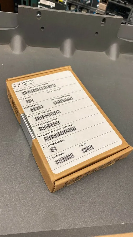 Трансивер QFX-QSFP-40G-SR4 Juniper 40G QSFP SR4, in