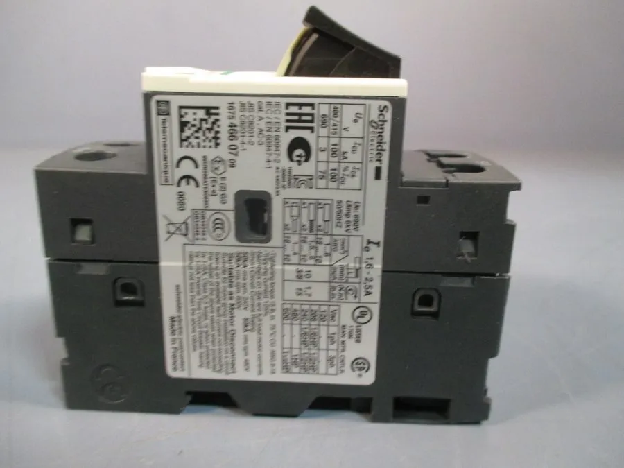 Автоматический выключатель Schneider GV2ME07 Circuit breaker-thermal-magnetic 1.
