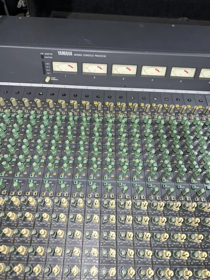 Микшерный пульт Yamaha Pro Analog Audio Mixing Console PM4000M 48 channel in Roa — фото лота 2