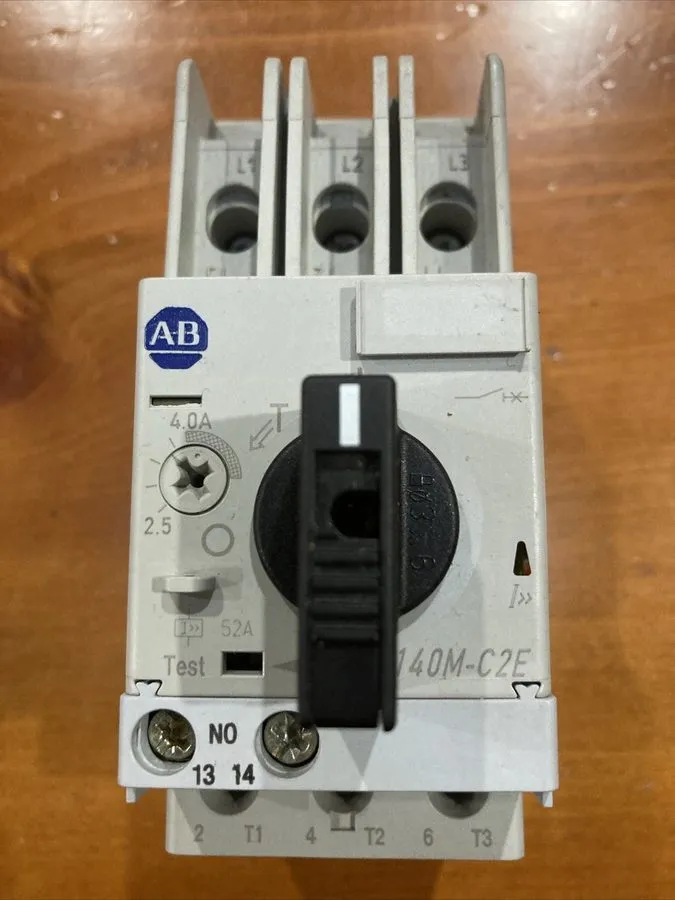 Автоматический выключатель Allen Bradley 140M-C2E-B40 Motor Protection Circuit B