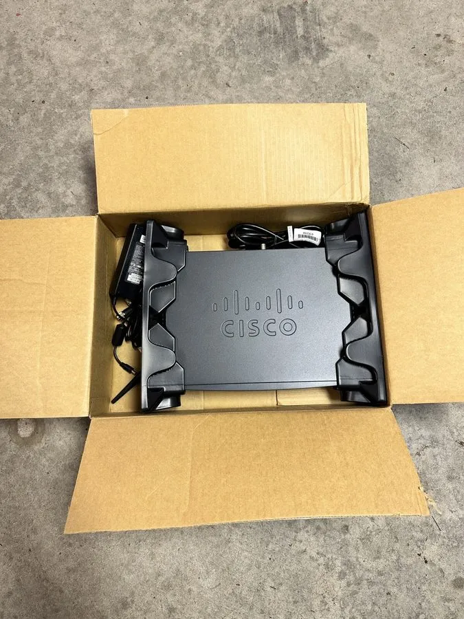 Маршрутизатор Cisco 881W 4-Port 10/100 Wireless N Router (CISCO881W-GN-A-K9)